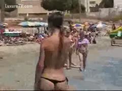 A cunning man using a voyeur livecam caught these innocent, slender cuties on the beach.
